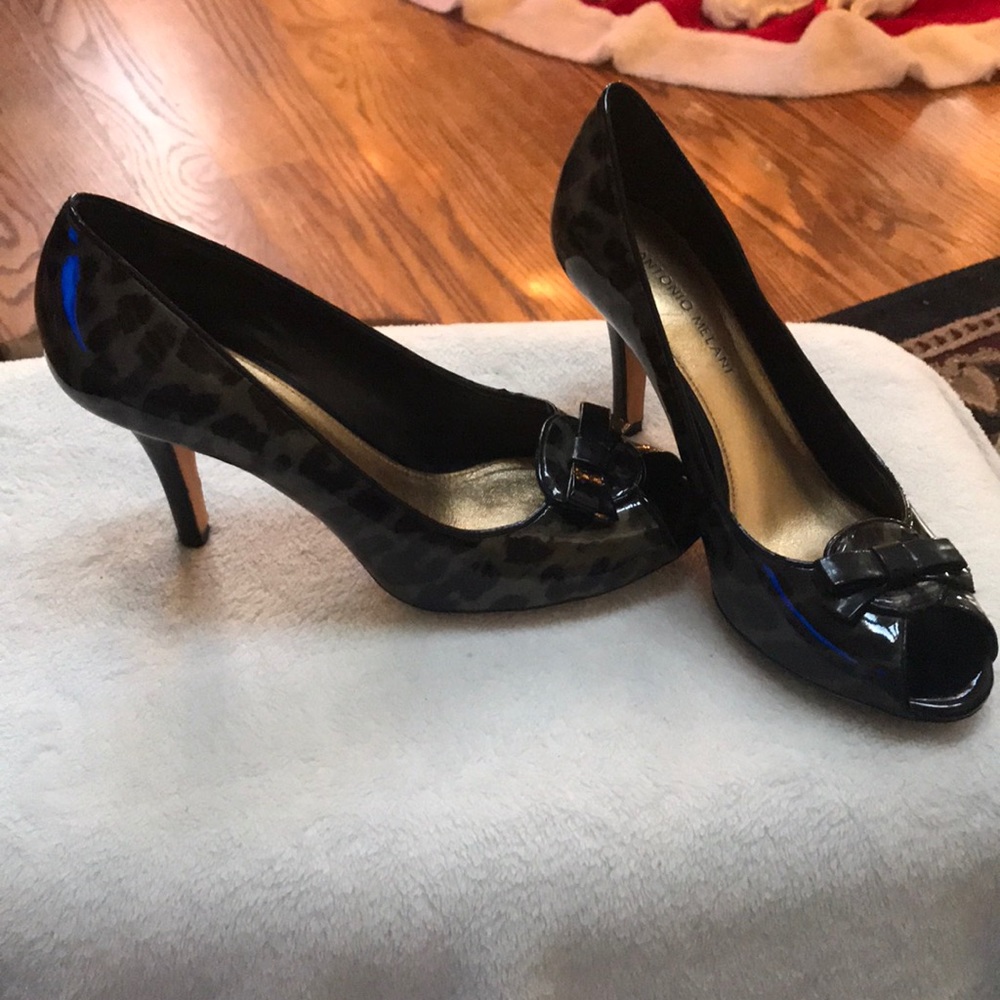 Grey/Green & Black Print Heels size 9